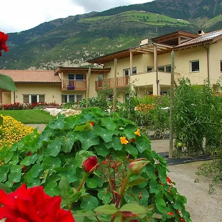 In With Garden Apartment *